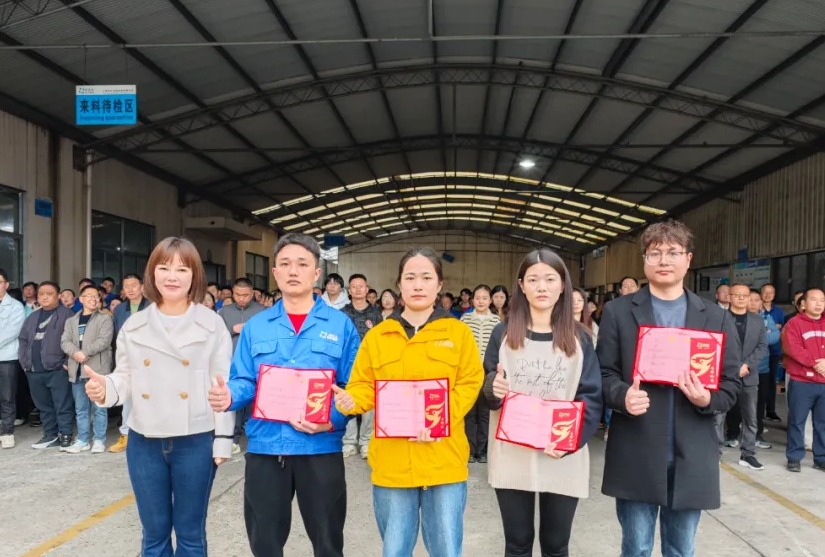 在厨房抱住岳丰满大屁股第 一季度员工大会顺利召开